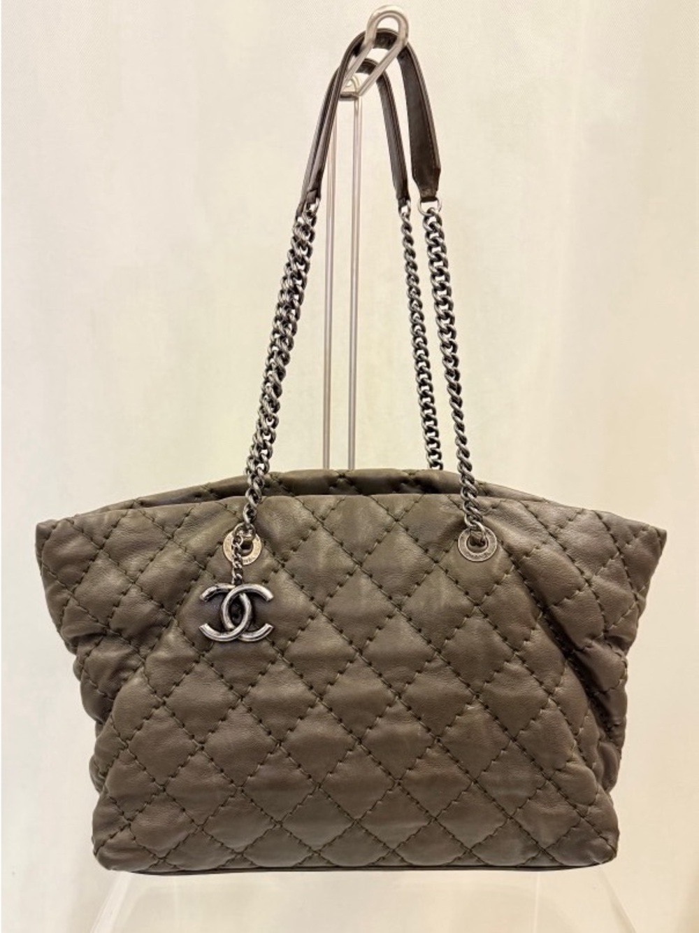 Chanel Leather Chain-Handle Tote bag